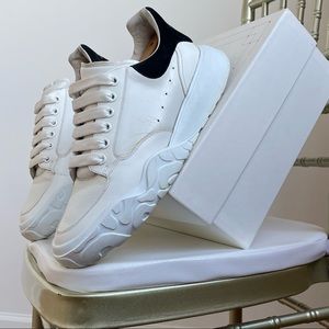 Alexander McQueen (43)
Men's Court Mix Leather Chunky Sneakers